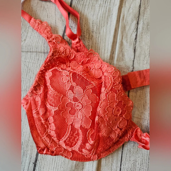 Victoria’s Secret Gold Label Vintage Size 34B Bra Coral Lace Underwire Lined USA - Picture 2 of 6